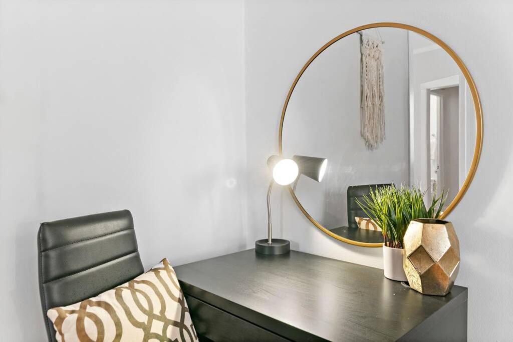 Well-furnished 1br In Popular Spot - Belmont J3 * Chicago
