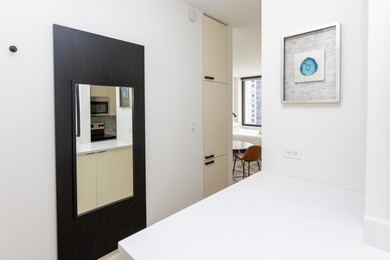 Apart-hotel 21 East - Chic Dt Apts With Rooftop By Zencity Chicago