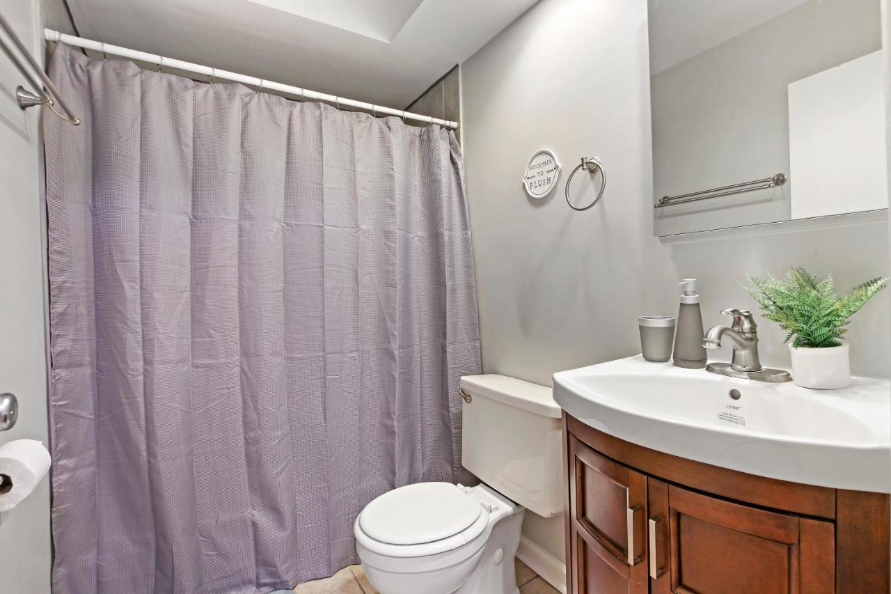 Inviting 2-bedroom Prime - Oakdale 512 *