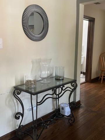 Clean, Spacious, Inexpensive Queen Br Guest house