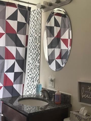 Clean, Spacious, Inexpensive Queen Br Chicago