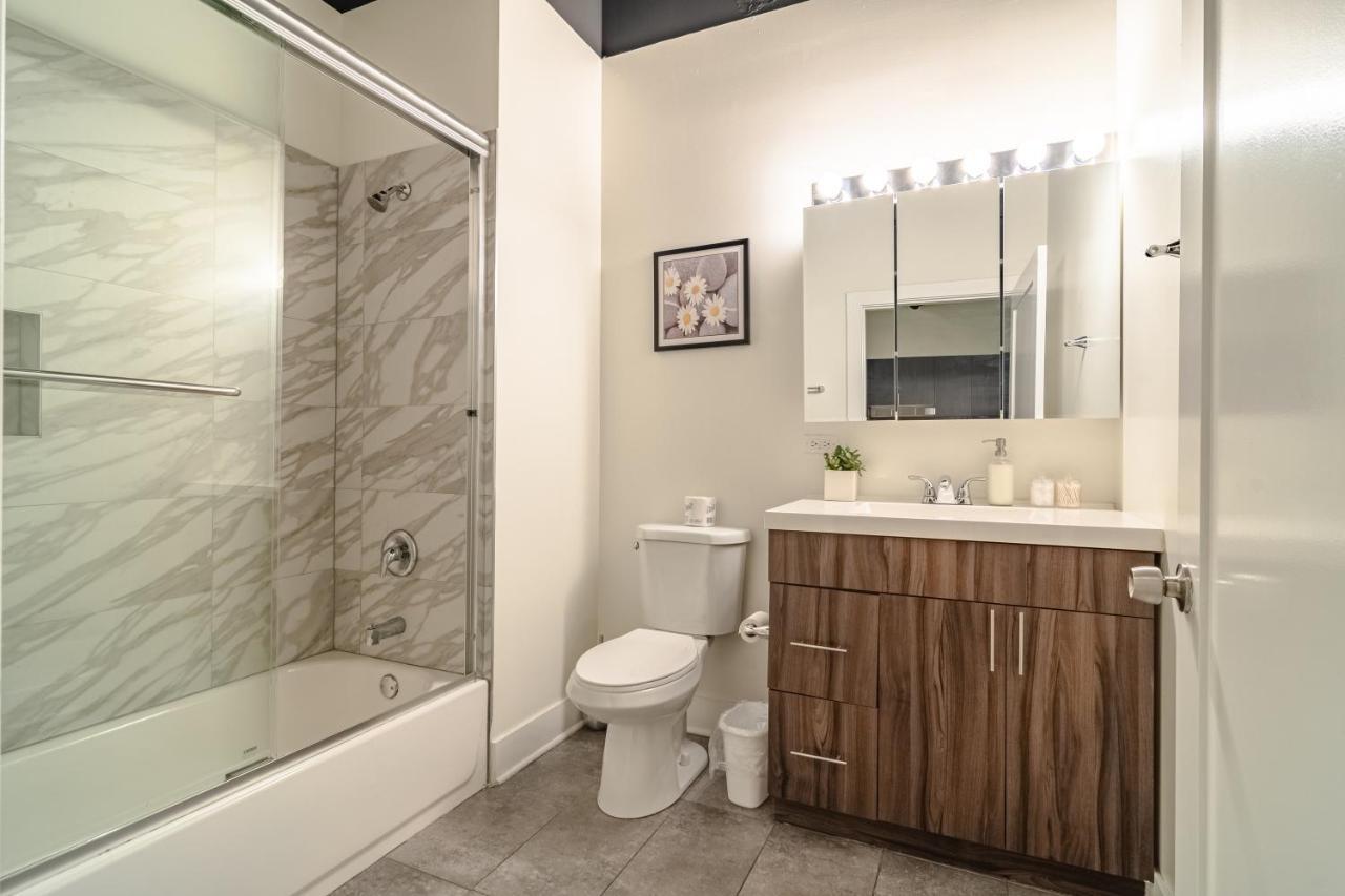 Apartment Ideal 3Br Business Or Leisure Rental In Chicago Fully Stocked Kitchen & Fast Internet With Optional Parking Near Soldier Field, Grant Park & Mccormick Place *