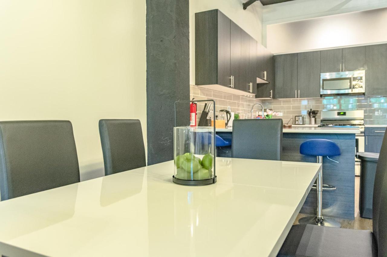 Ideal 3Br Business Or Leisure Rental In Chicago Fully Stocked Kitchen & Fast Internet With Optional Parking Near Soldier Field, Grant Park & Mccormick Place Apartment *