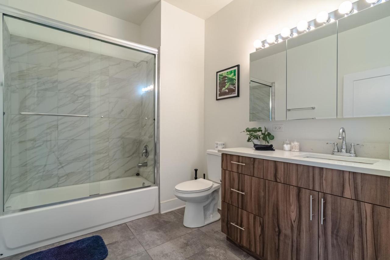 Ideal 3Br Business Or Leisure Rental In Chicago Fully Stocked Kitchen & Fast Internet With Optional Parking Near Soldier Field, Grant Park & Mccormick Place *