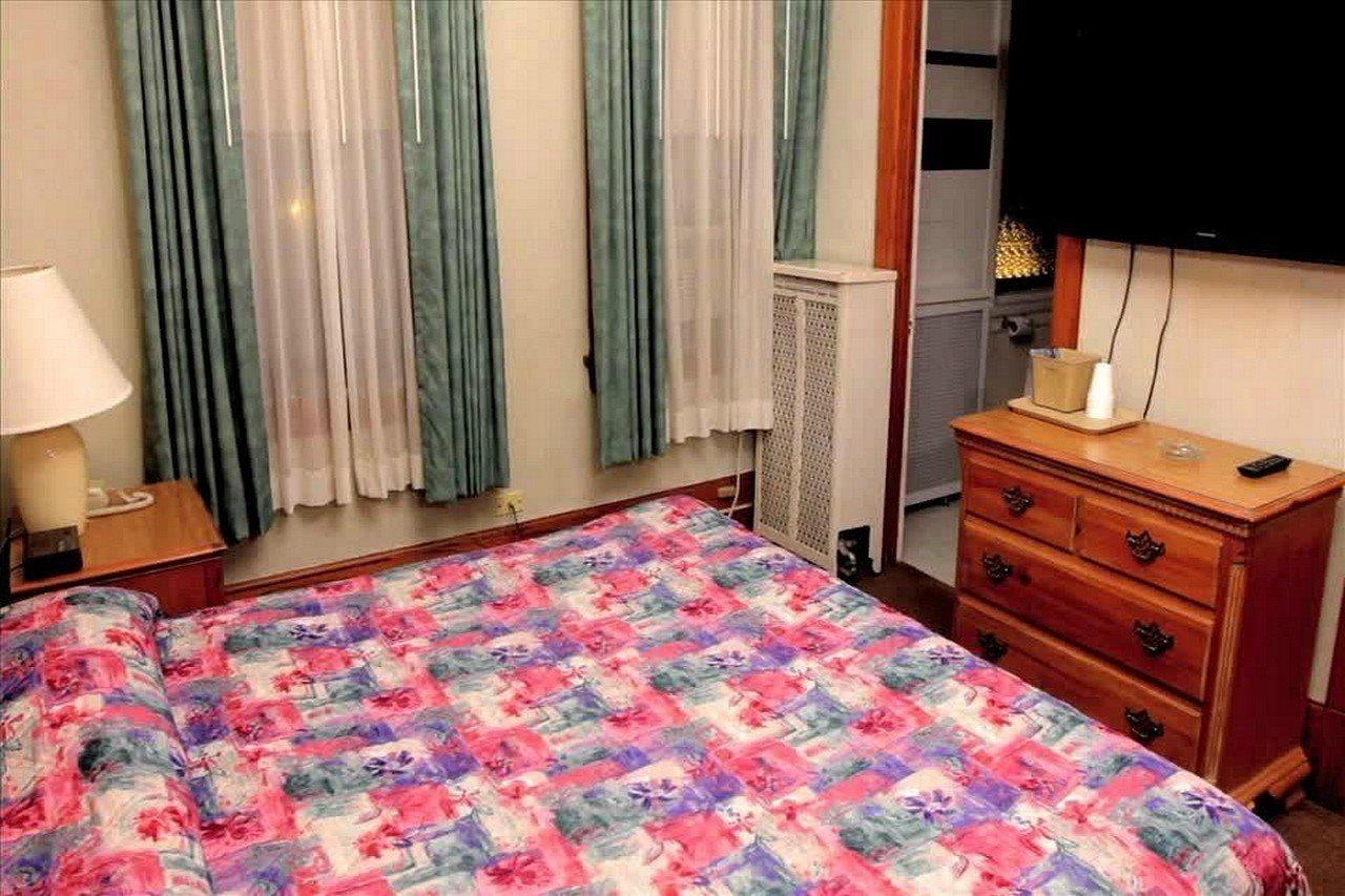 Hotel At Lincoln Park