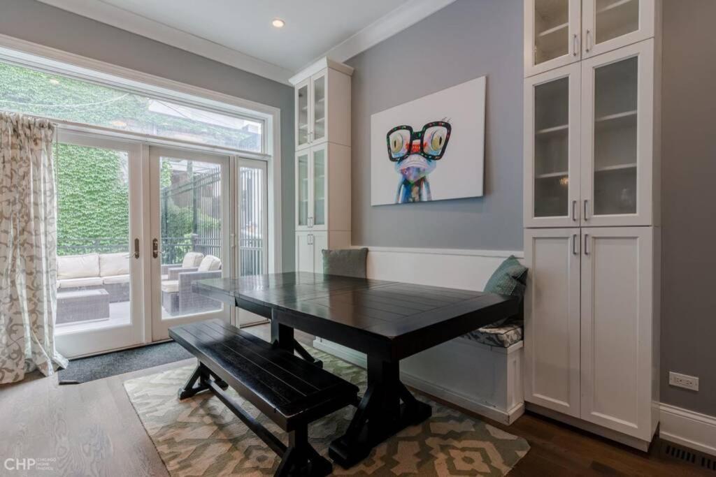 Gold Coast With Free Parking Garage Sleeps 10 Chicago
