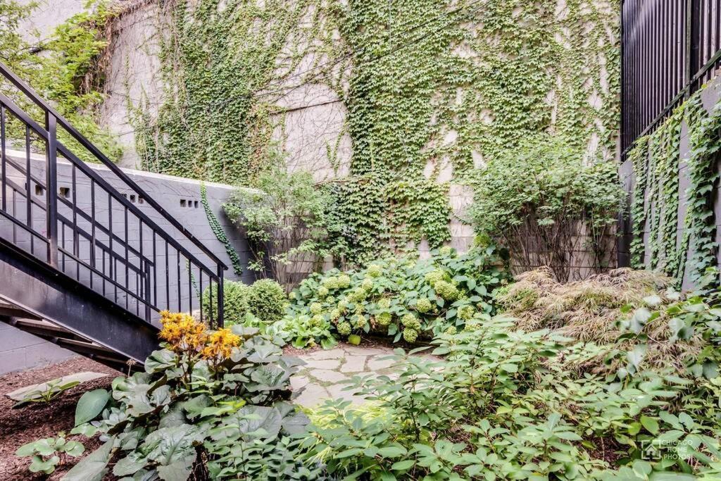 Gold Coast With Free Parking Garage Sleeps 10 Villa Chicago