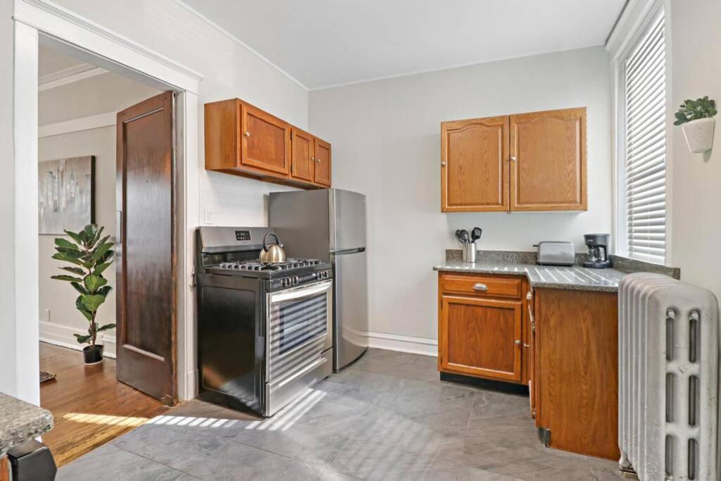 Cozy & Homey 2br Apt In Chicago's Superb Location - Sunnyside 2e Apartment *