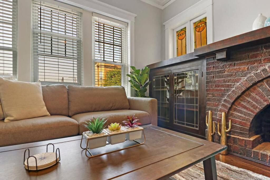 Cozy & Homey 2br Apt In Chicago's Superb Location - Sunnyside 2e Apartment *