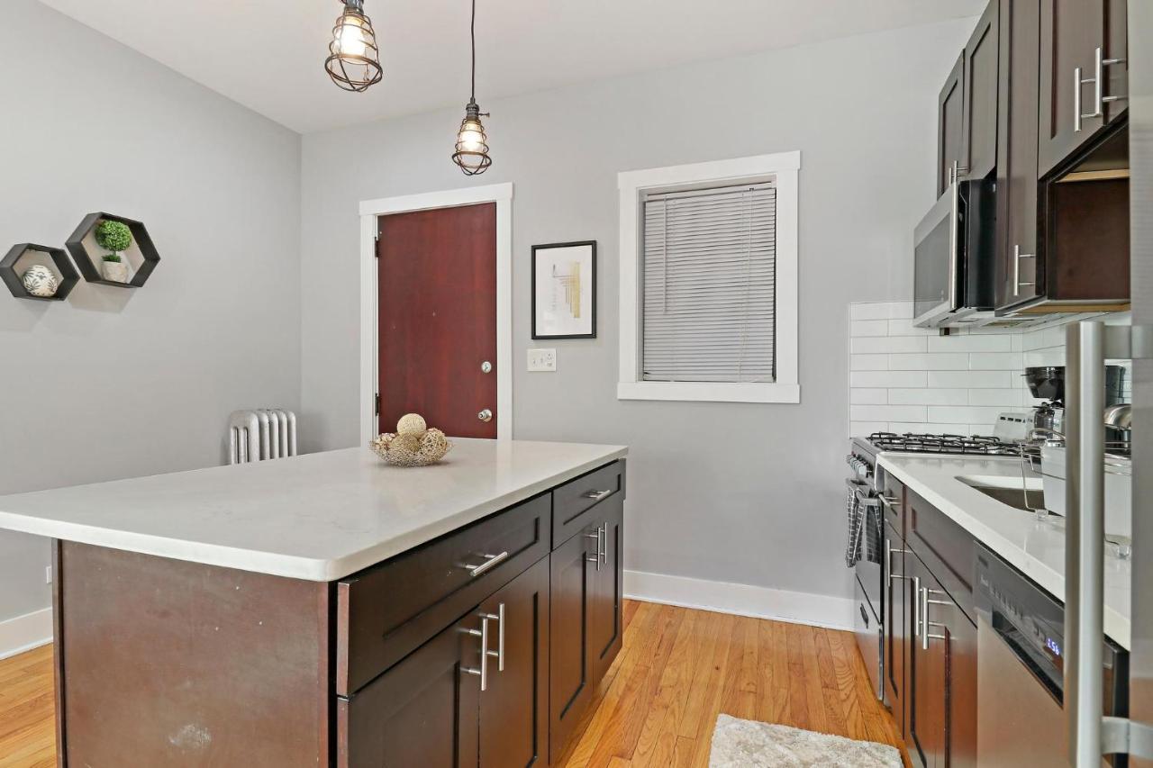 Alluring In Jefferson Park - Leland 1n *