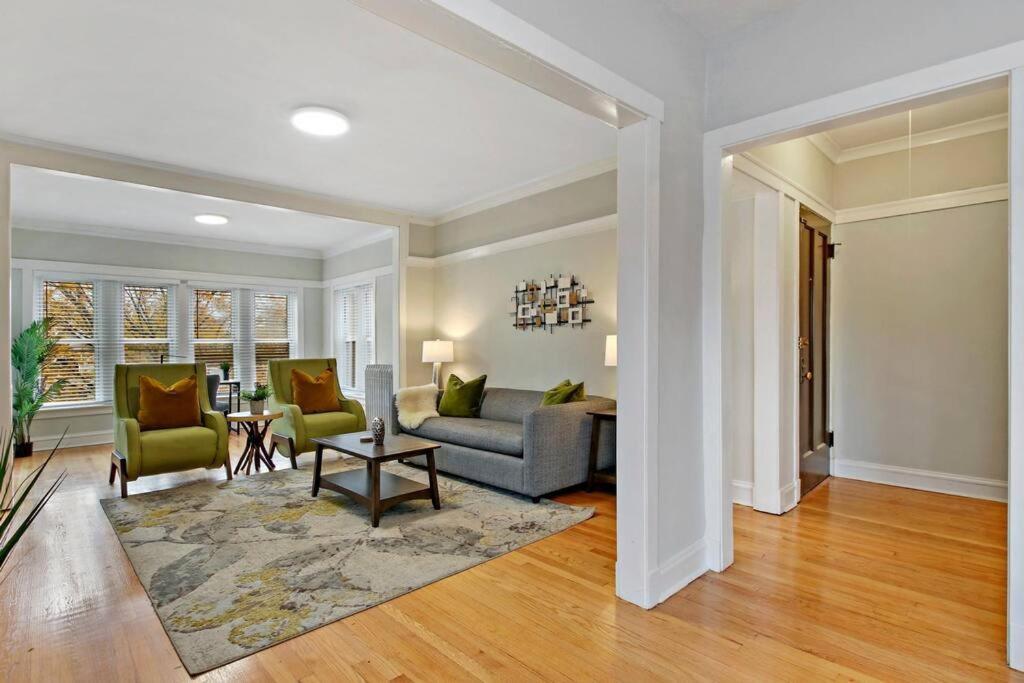 2br Roomy Apt Near Shops, Dining And Transpo - Eastwood 3f Apartamento Chicago