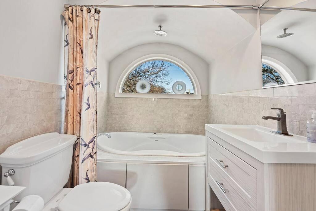Holiday home Luxe 5br 5ba Single-family With Free Parking & Pet Friendly! *