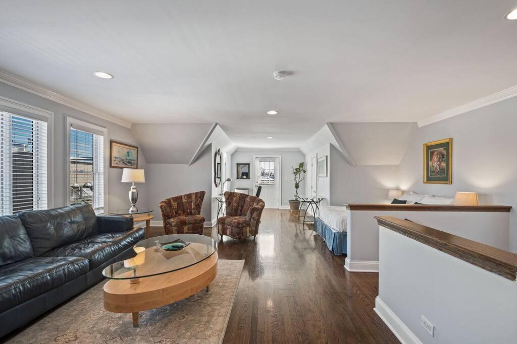 Holiday home Luxe 5br 5ba Single-family With Free Parking & Pet Friendly! Chicago