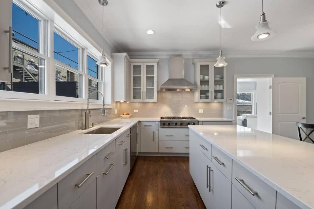Luxe 5br 5ba Single-family With Free Parking & Pet Friendly! Holiday home Chicago