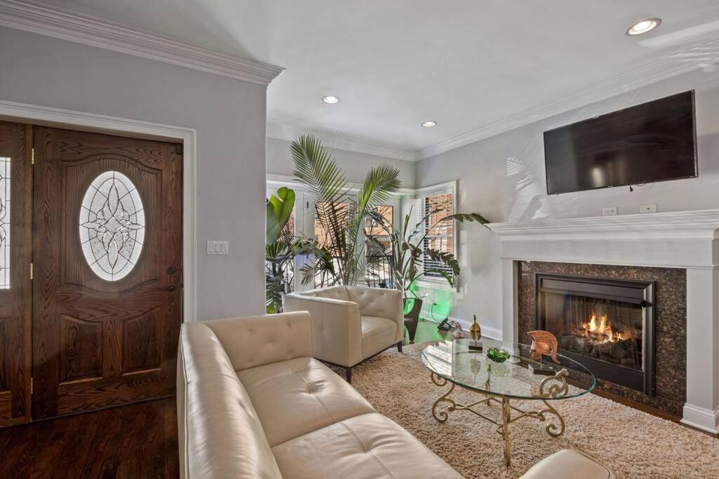 Holiday home Luxe 5br 5ba Single-family With Free Parking & Pet Friendly!