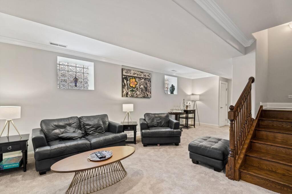 Luxe 5br 5ba Single-family With Free Parking & Pet Friendly! * Chicago