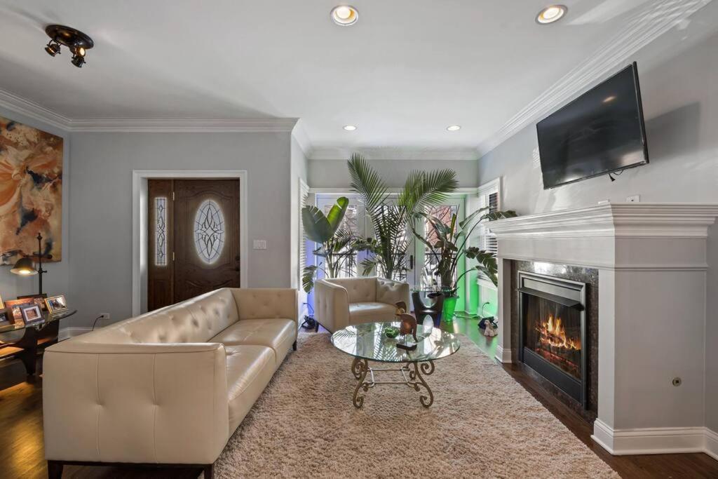 Luxe 5br 5ba Single-family With Free Parking & Pet Friendly! * Chicago