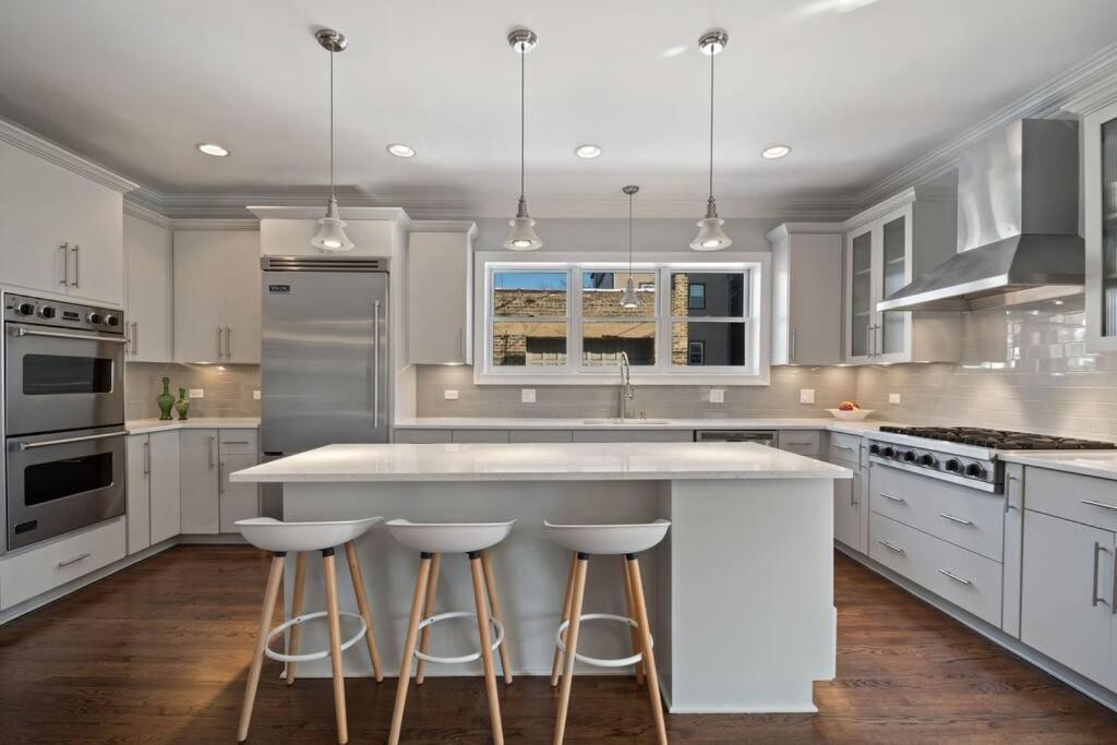 Luxe 5br 5ba Single-family With Free Parking & Pet Friendly!