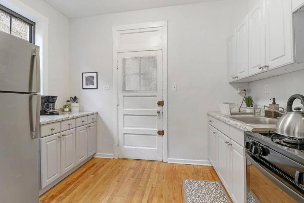 Complete 1br Near Attractions - Belmont C1 Apartment Chicago