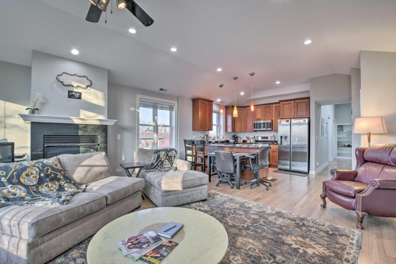 Apartment With Balcony Walk To Cta Stations!