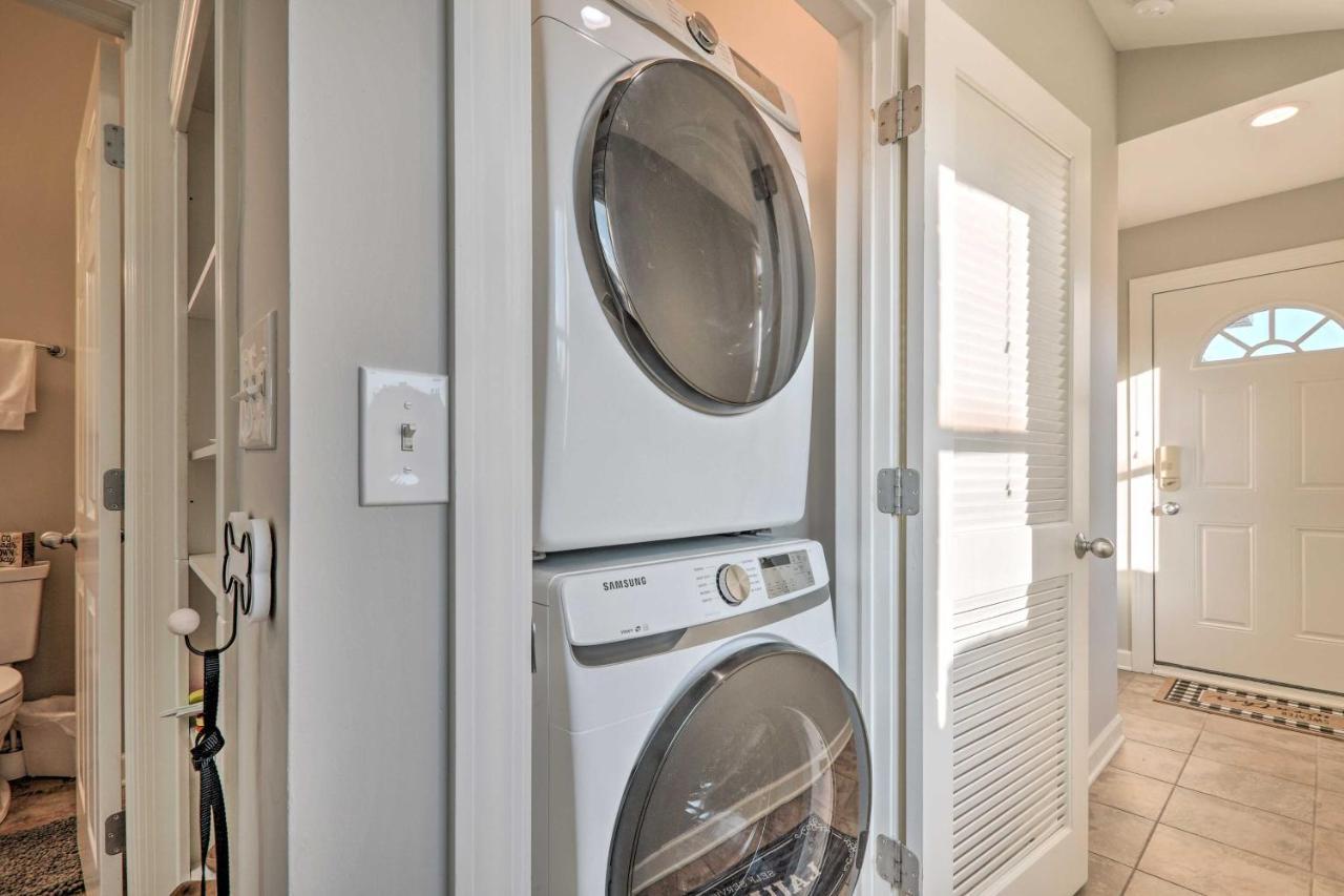 With Balcony Walk To Cta Stations! Apartment