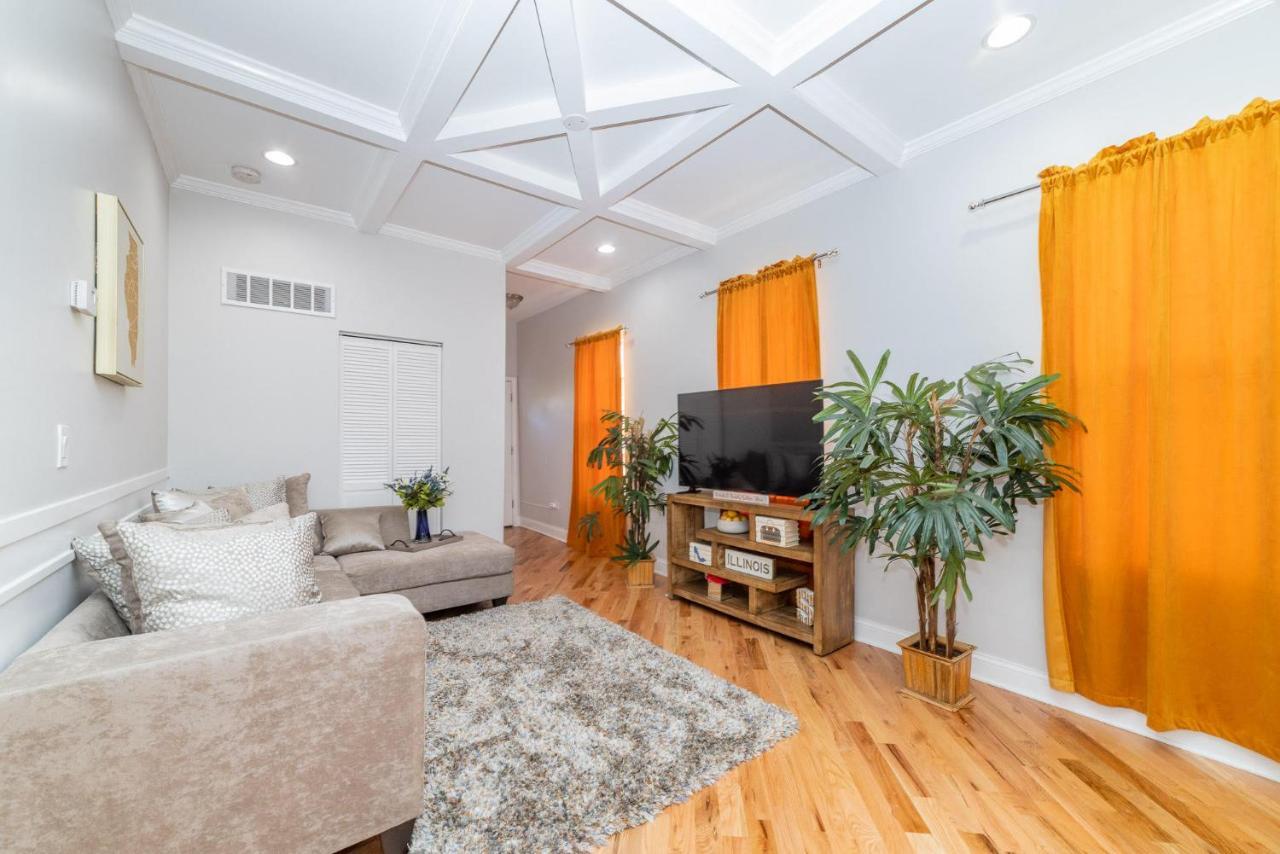 Apartment Lux Apt In Bronzeville, Min From Downtown-rsv Now!