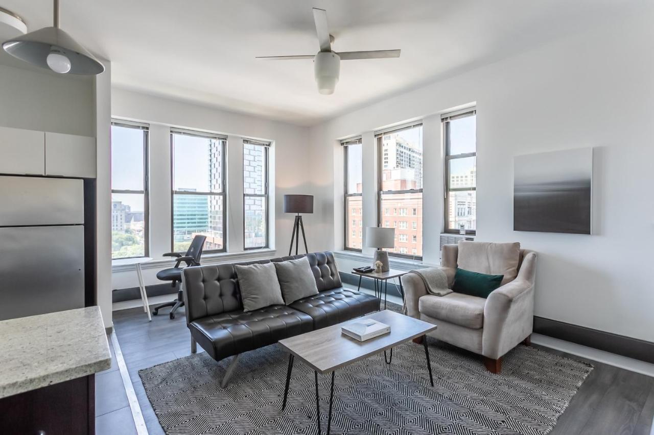 Frontdesk 2 Bedroom Apt By Harold Washington Park Apartment Chicago