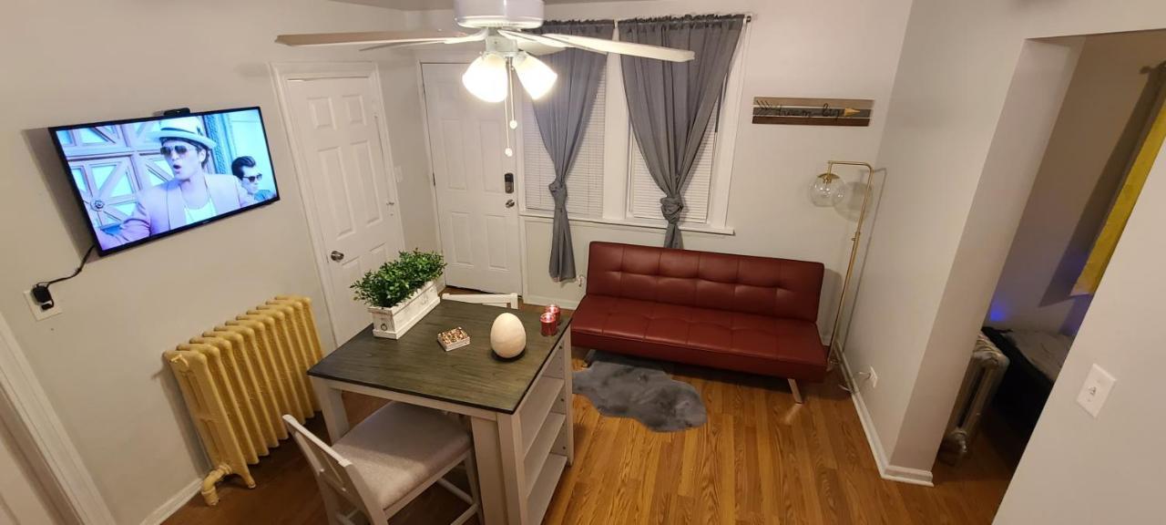 Cozy 1 Bedroom, 1 Min From Irving Park Blue Line, Free Parking * Chicago