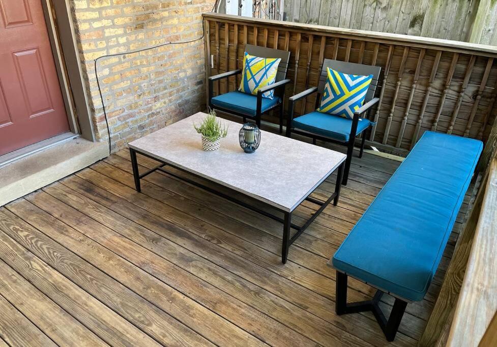 Apartamento Trendy West Town Flat - 2 Bed / 1.5 Bath W Parking