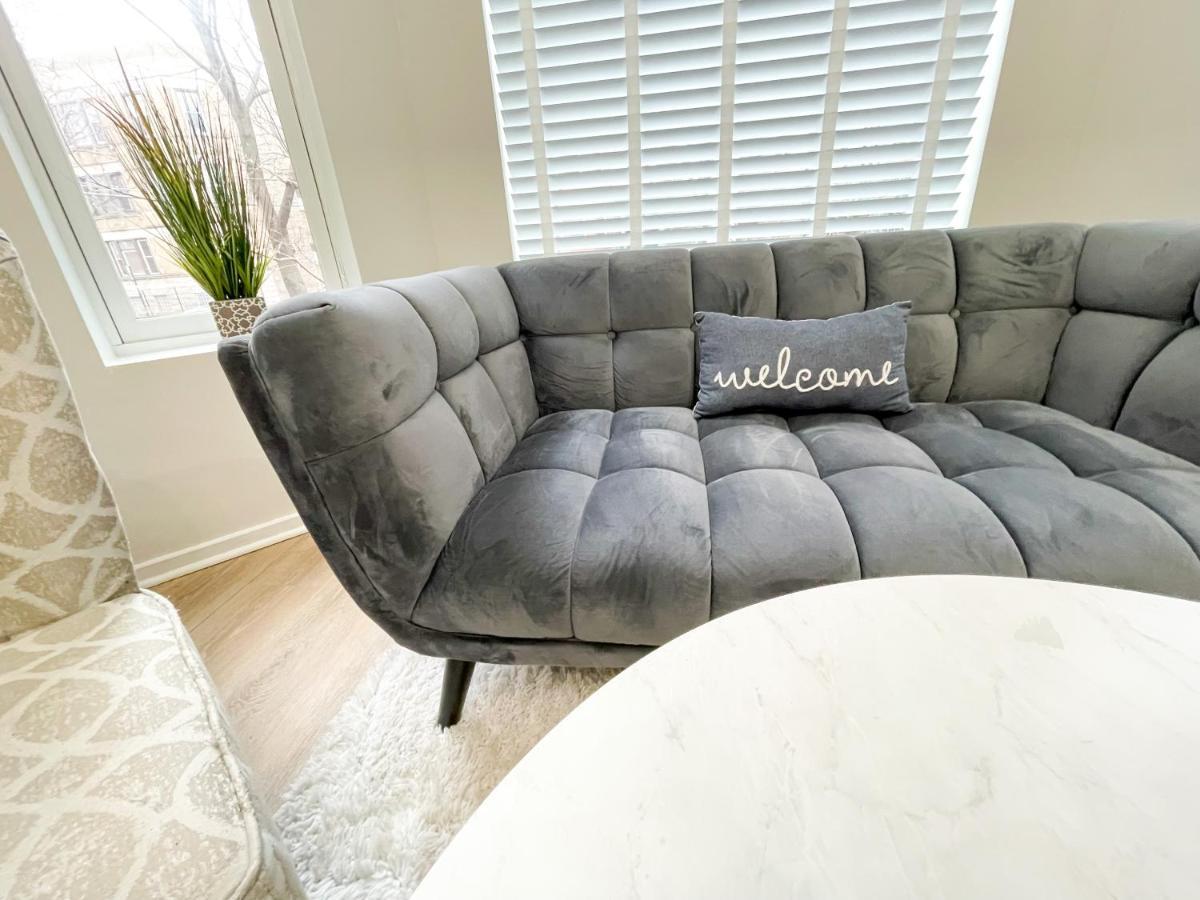 Wrigleyville Friends Unit - 5bdrm *