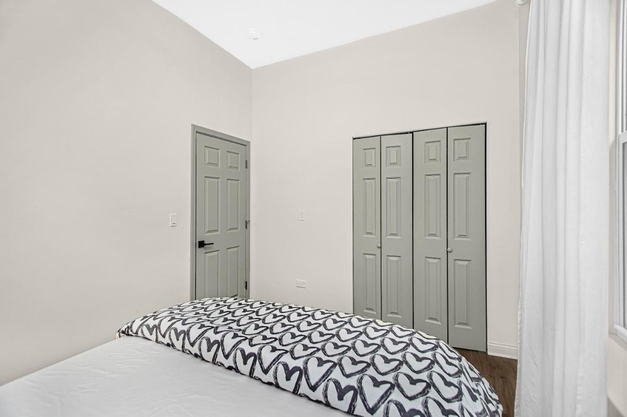 Modern 4br Just A Block From Cta Pink Line With Pool Table Free Parking Apartamento