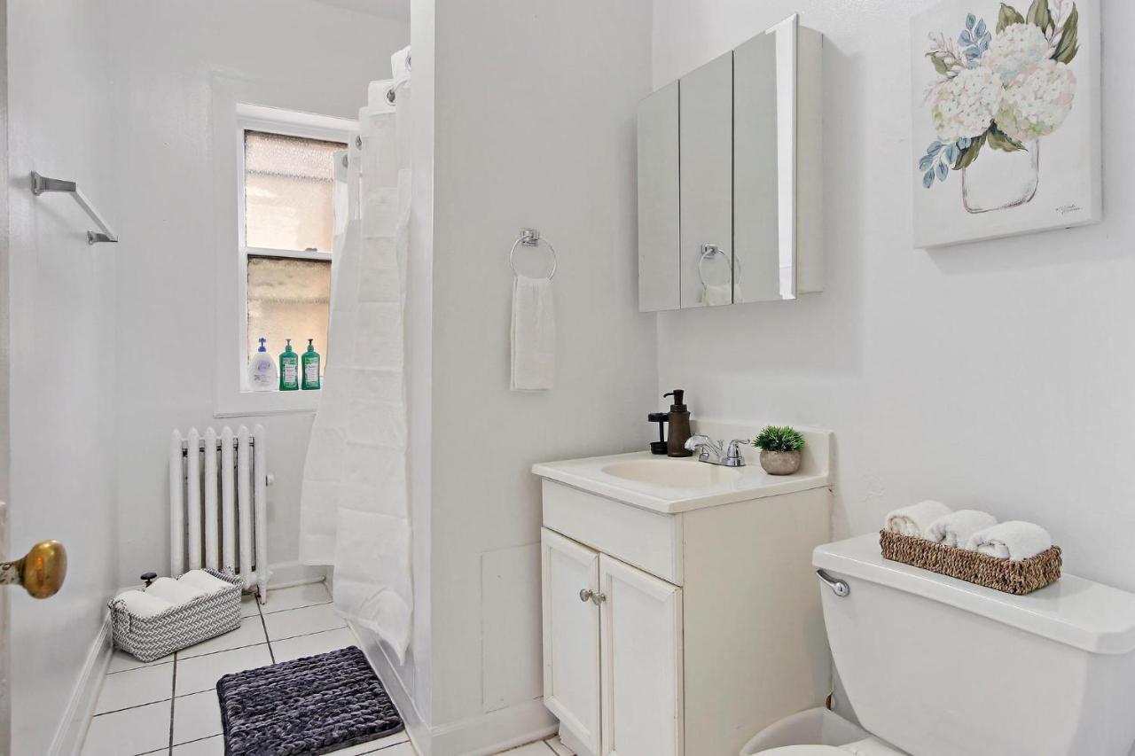 Stylish And Expansive 2br With Balcony - Buckingham 3 Apartamento Chicago