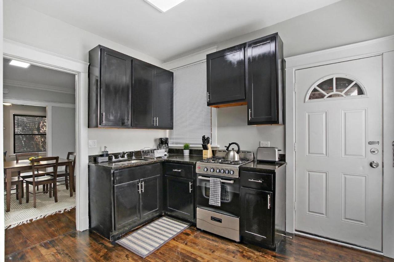Comfy And Chic 2br Close To Shops - Sunnyside 2f Apartment Chicago