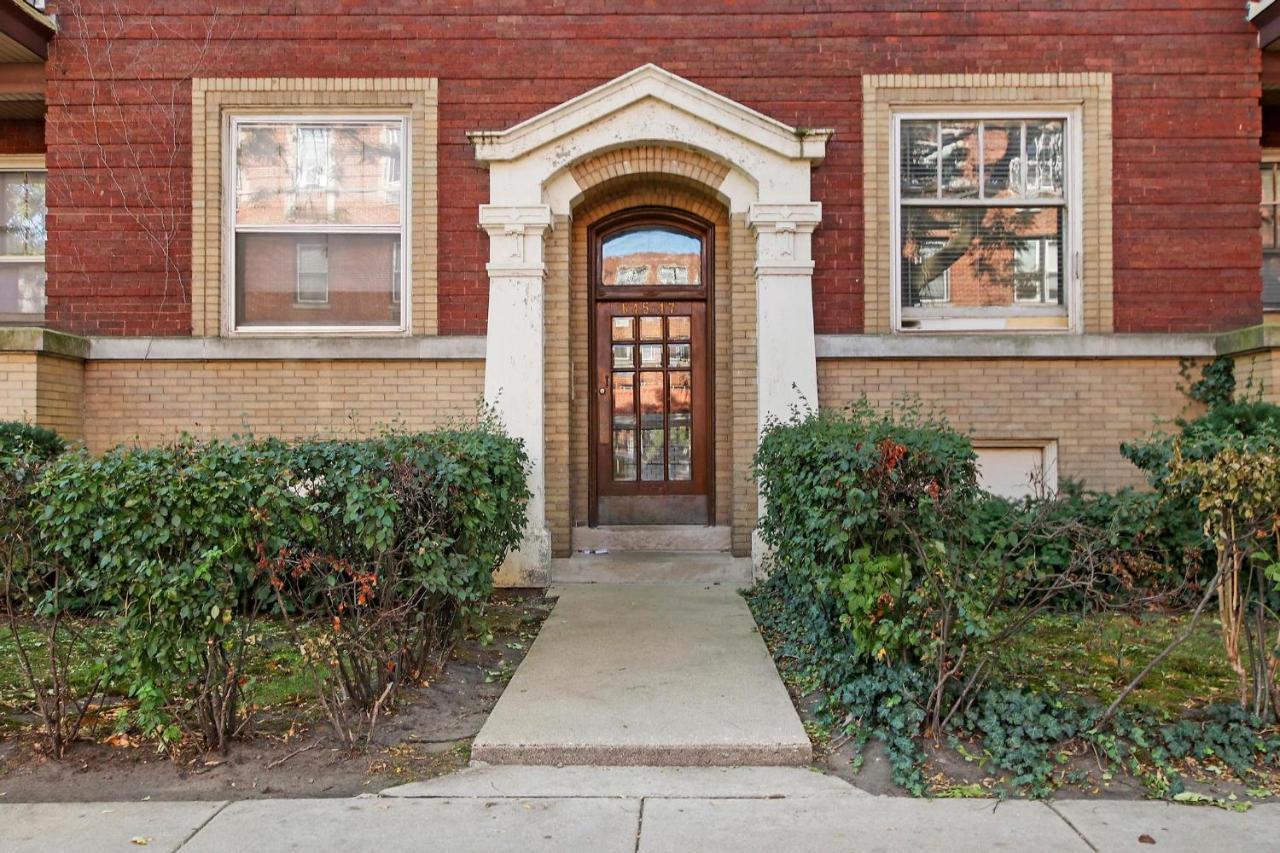 Stylish And Expansive 2br With Balcony - Buckingham 3 *