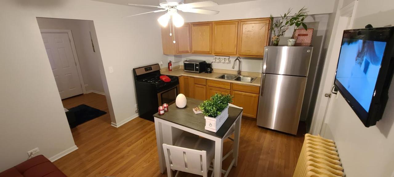Apartment Cozy 1 Bedroom, 1 Min From Irving Park Blue Line, Free Parking