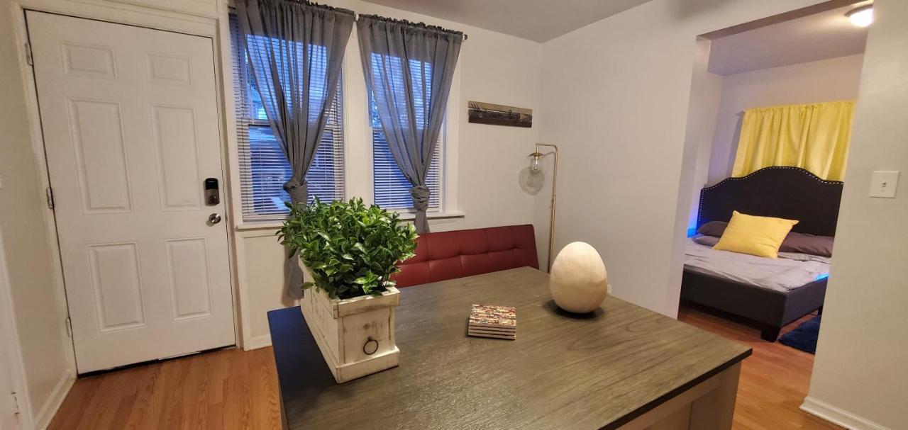 Cozy 1 Bedroom, 1 Min From Irving Park Blue Line, Free Parking Apartment *