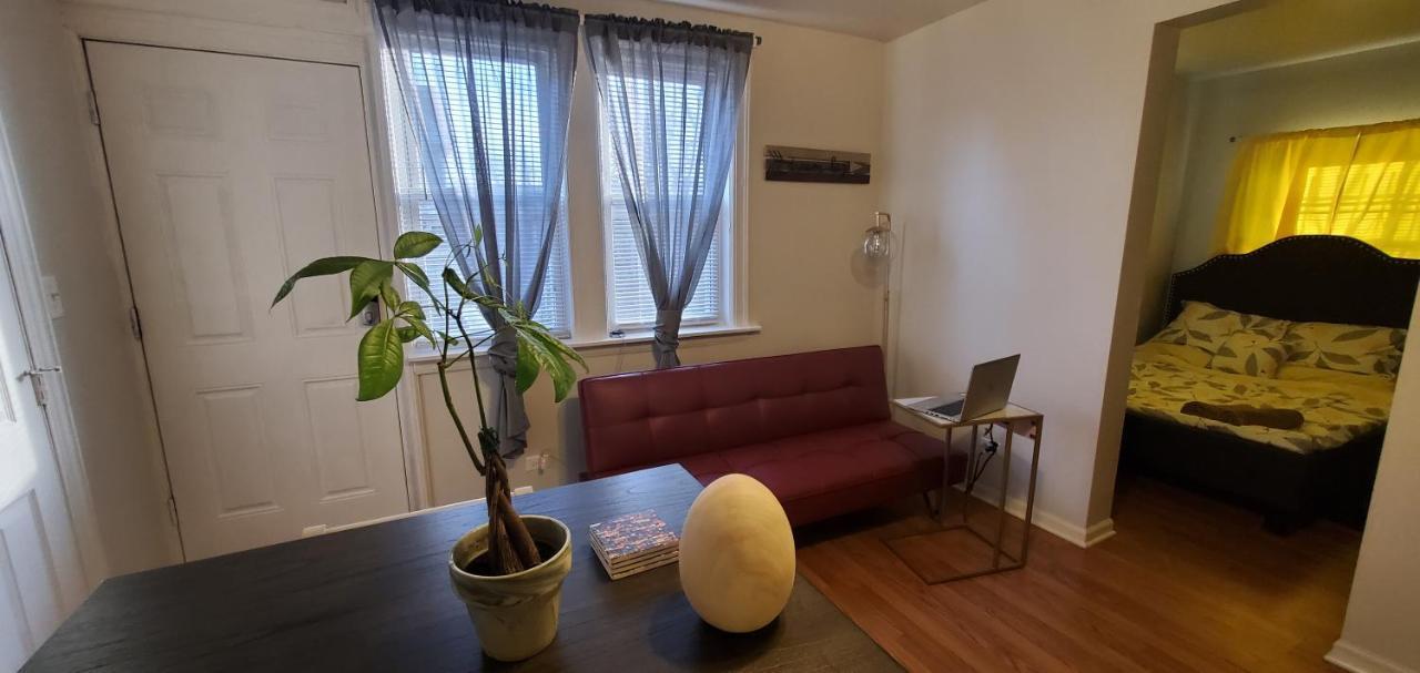 Cozy 1 Bedroom, 1 Min From Irving Park Blue Line, Free Parking Apartment