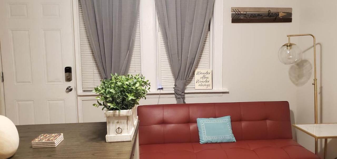 Cozy 1 Bedroom, 1 Min From Irving Park Blue Line, Free Parking Apartment