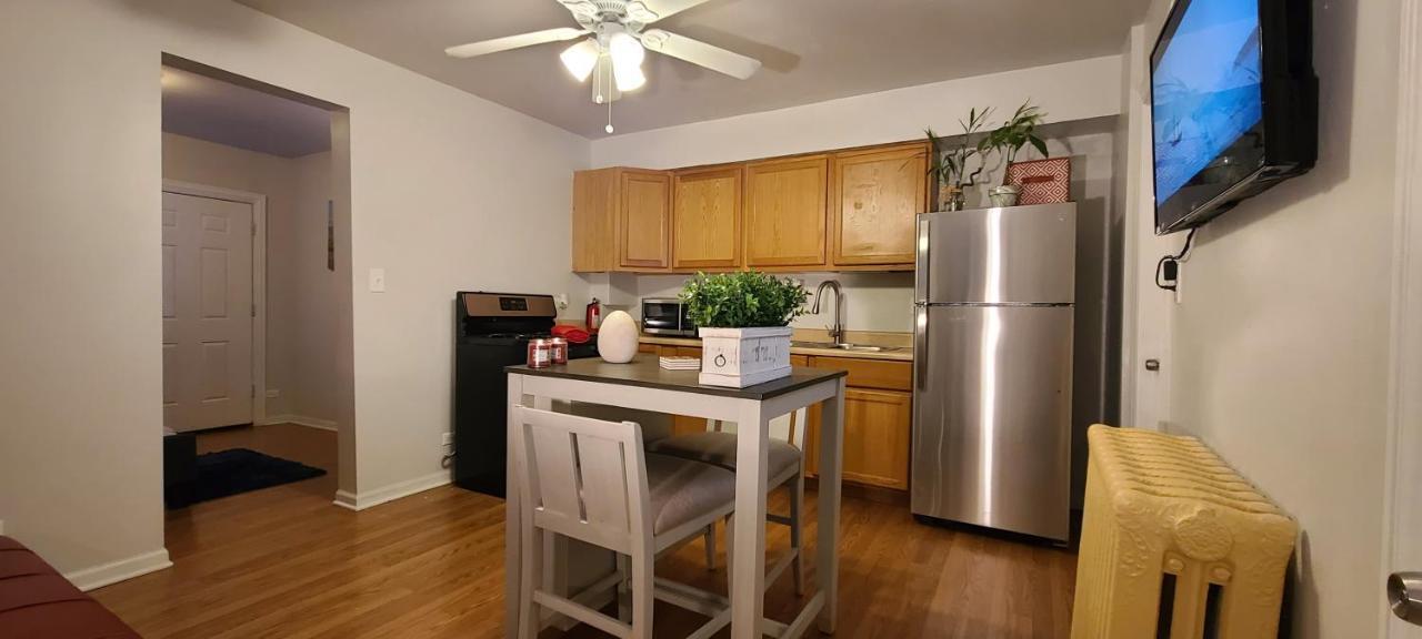 Apartment Cozy 1 Bedroom, 1 Min From Irving Park Blue Line, Free Parking Chicago