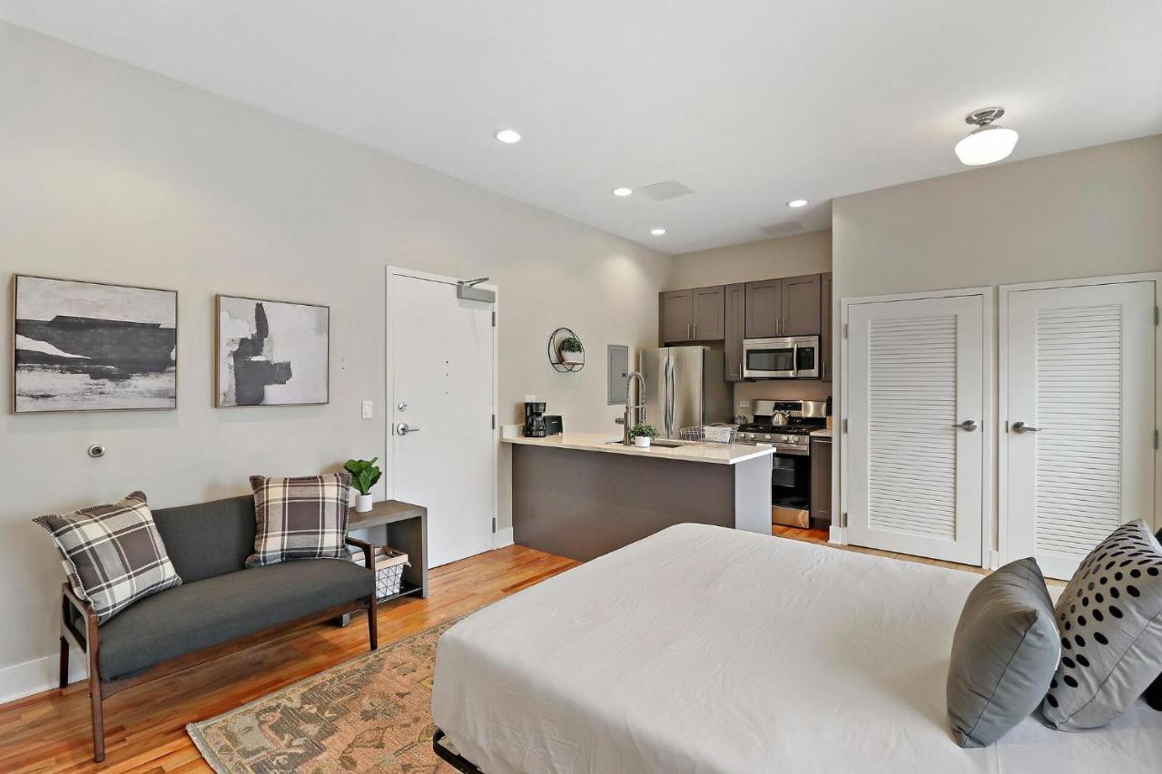 Stunning In Lakeview - Broadway 301 * Chicago