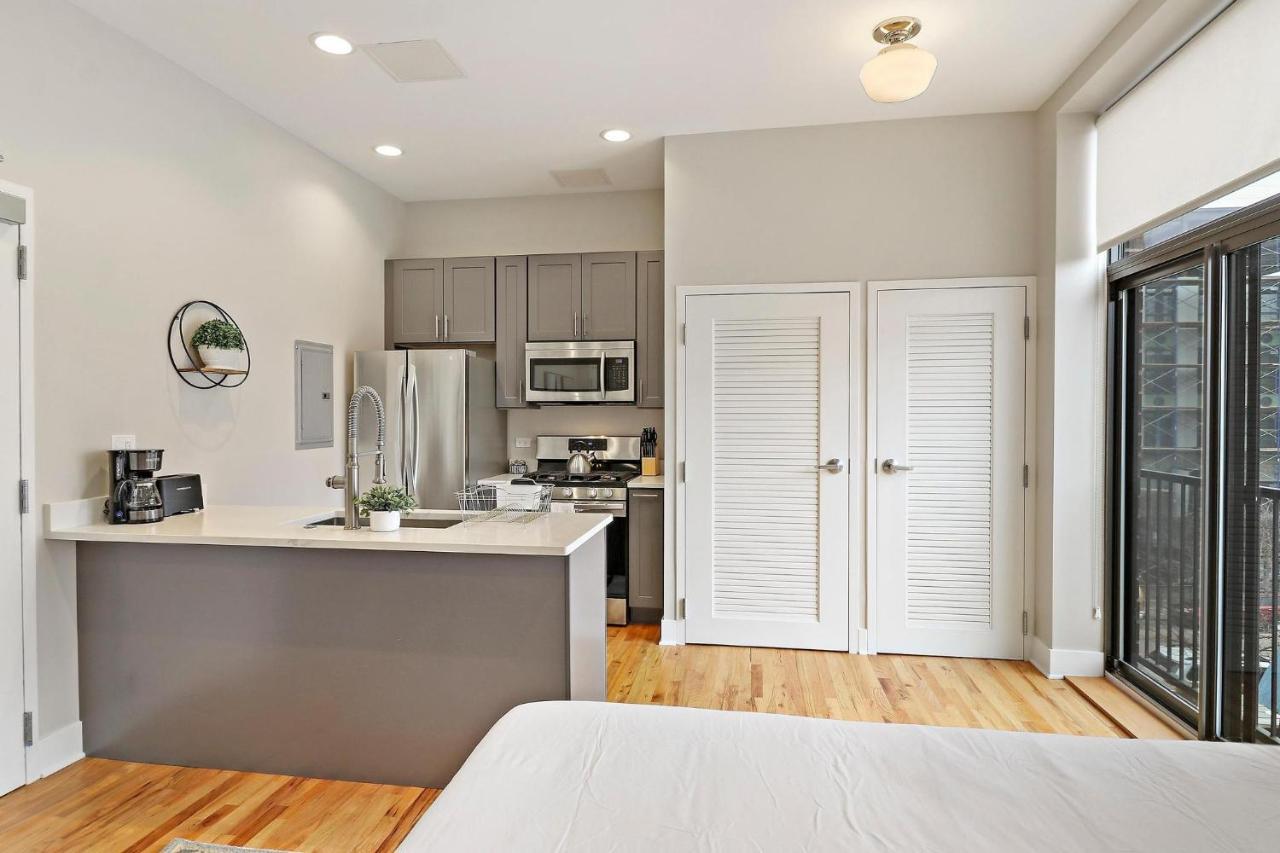 Stunning In Lakeview - Broadway 301 *