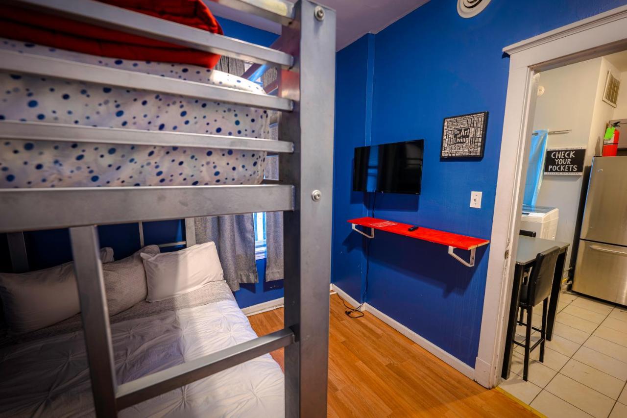 4 Bdrm In Heart Of Wicker Park Apartment *