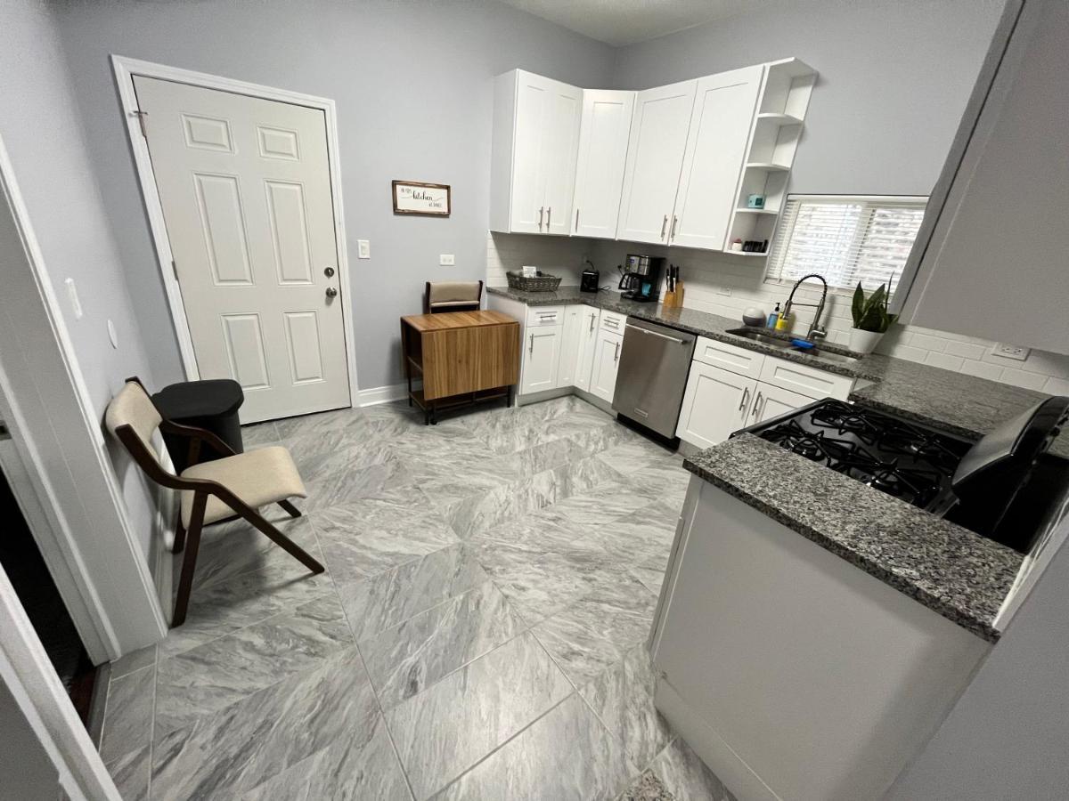 Lovely Logan Square 2-bedroom In Apartamento Chicago