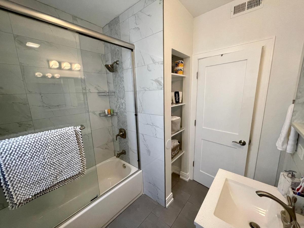 The Blue Golden Luxury Modern 3- Bedroom In