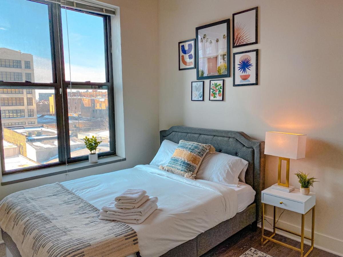 Spacious And Luxurious 3Br Near Mccormick Place And Soldier Field With Optional Parking - Sleeps 10 *