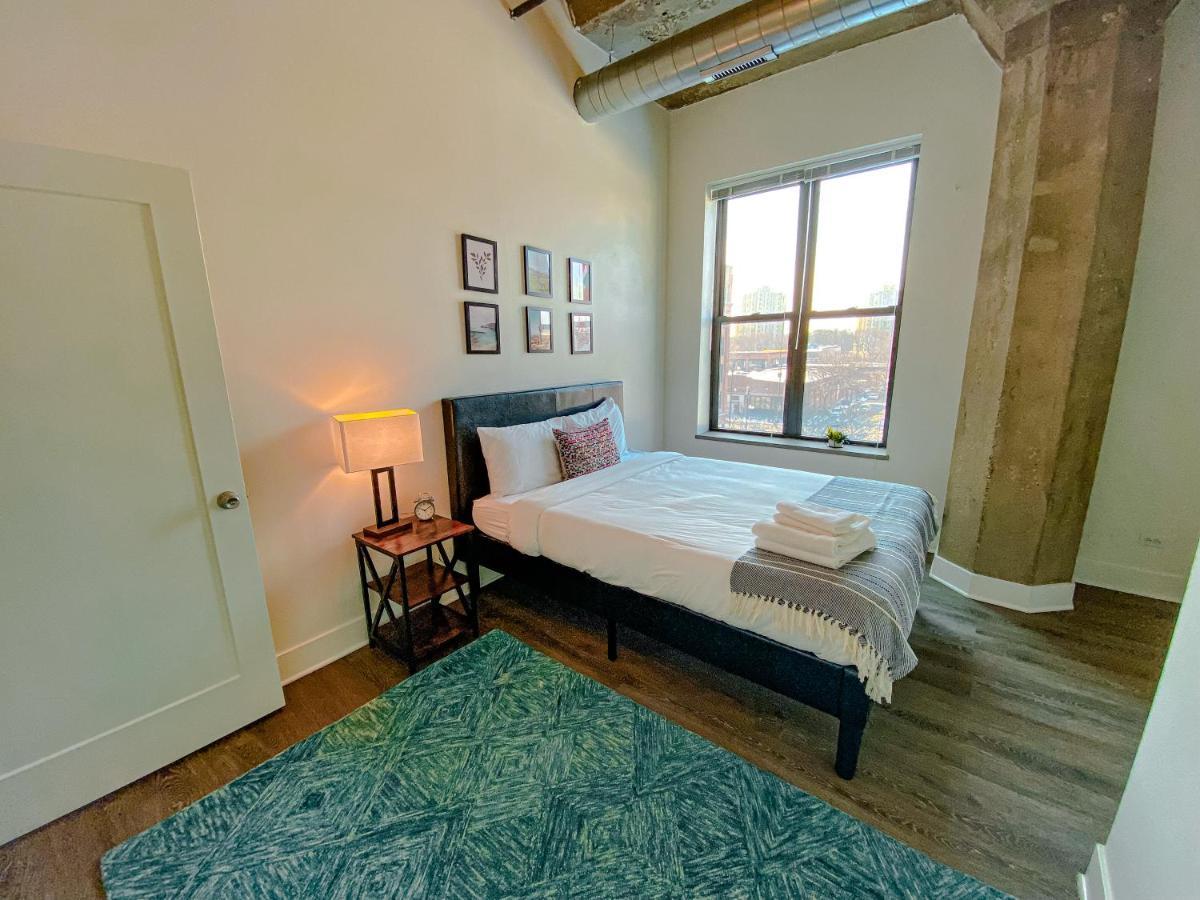 Spacious And Luxurious 3Br Near Mccormick Place And Soldier Field With Optional Parking - Sleeps 10 Apartment Chicago