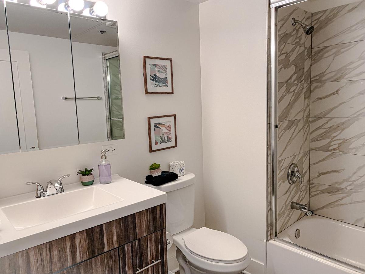 Spacious And Luxurious 3Br Near Mccormick Place And Soldier Field With Optional Parking - Sleeps 10 Apartment