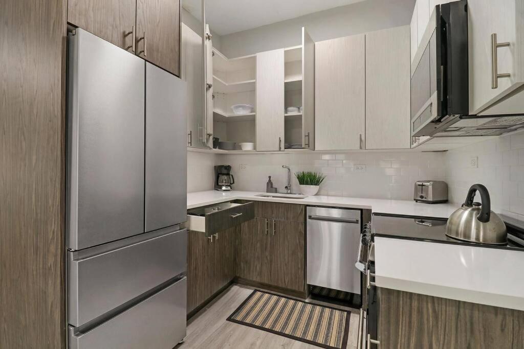 Wonderful 2-bedroom Near Restaurants - Hubbard 4 Apartment *