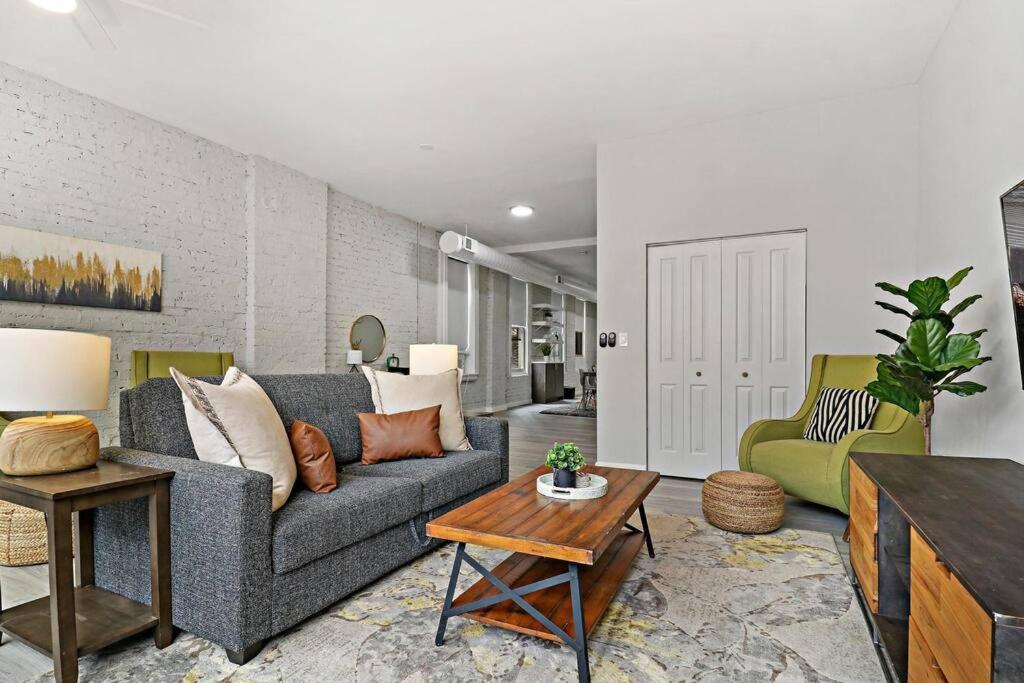 Wonderful 2-bedroom Near Restaurants - Hubbard 4 *