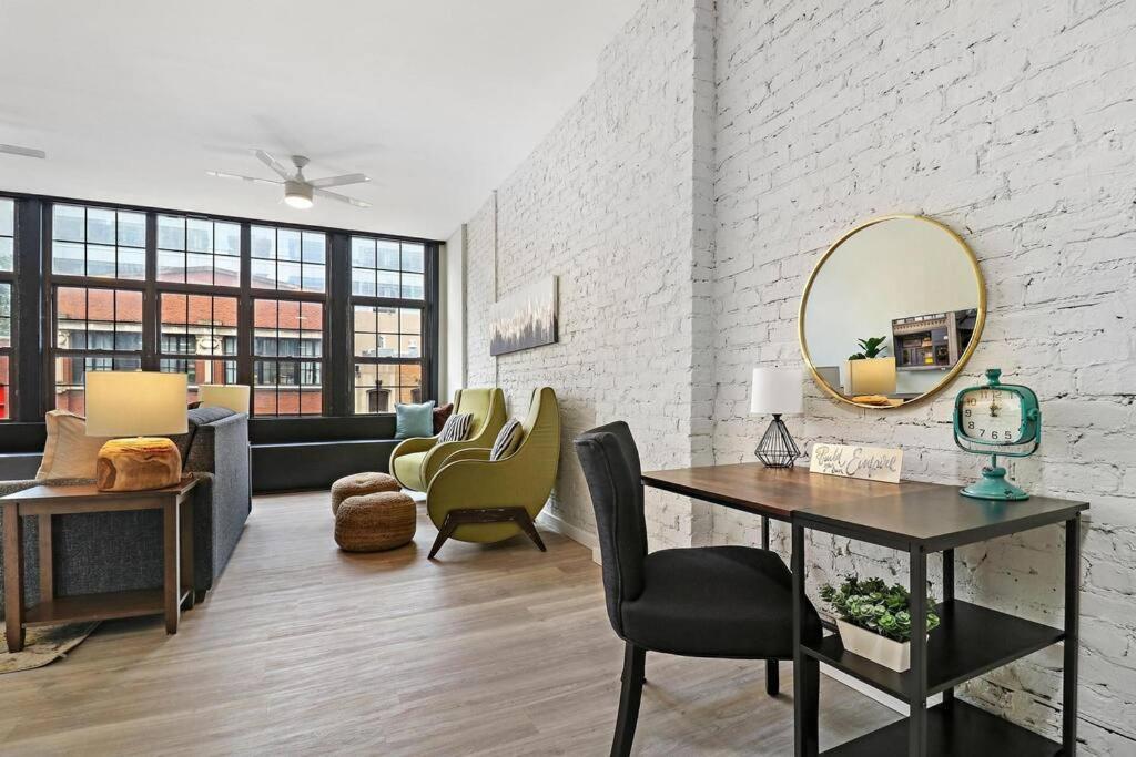 Wonderful 2-bedroom Near Restaurants - Hubbard 4 Apartment